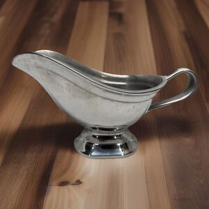 Vintage Wilton Armetale Pewter Gravy Boat pourer sauce boat silver  10” x 5”
